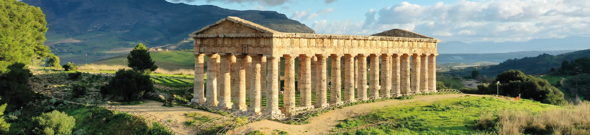 Escursione a Segesta: Tempio dorico immerso nella natura e paesaggio della Sicilia occidentale
